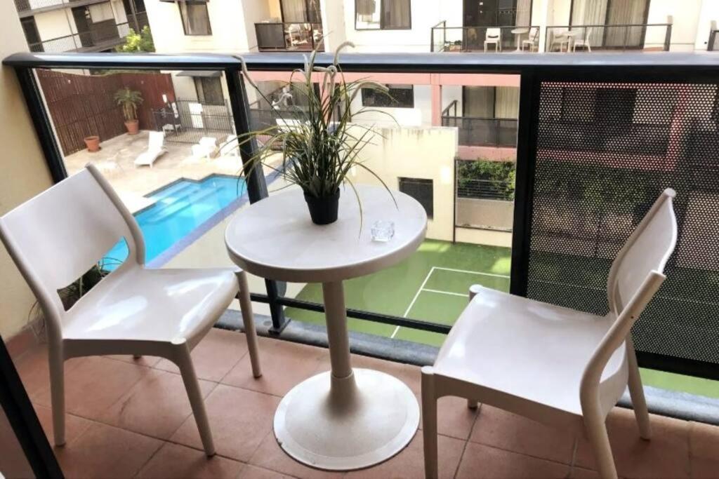 City & Lakeside With Free Parking, Pool And 10 Mins Walk Into The City 퍼스 외부 사진