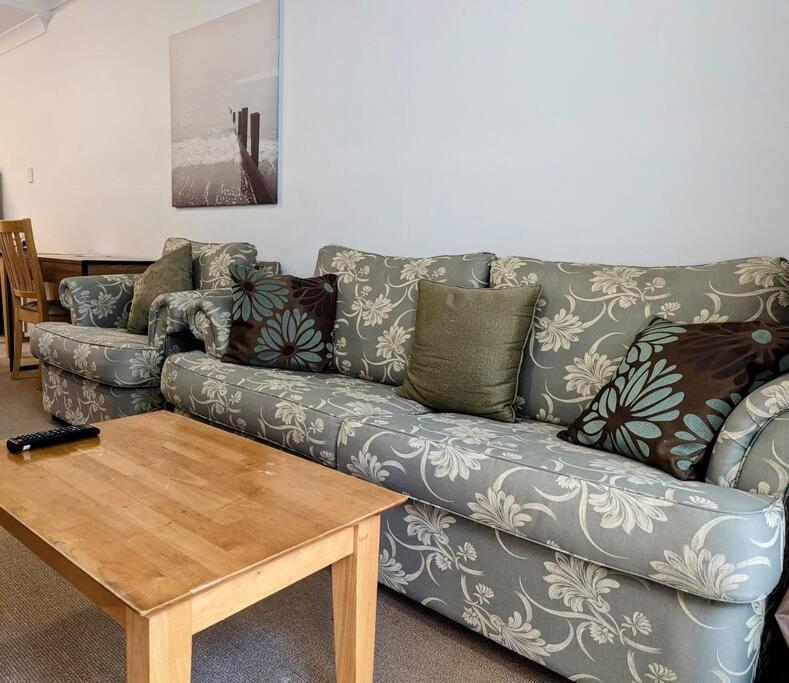 City & Lakeside With Free Parking, Pool And 10 Mins Walk Into The City 퍼스 외부 사진
