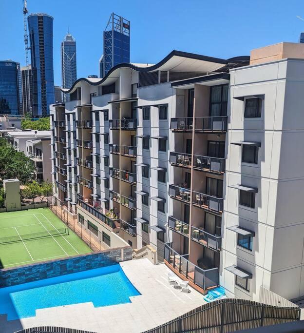City & Lakeside With Free Parking, Pool And 10 Mins Walk Into The City 퍼스 외부 사진