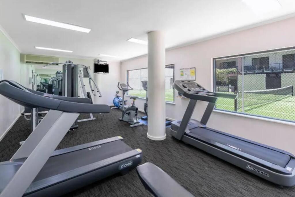 City & Lakeside With Free Parking, Pool And 10 Mins Walk Into The City 퍼스 외부 사진