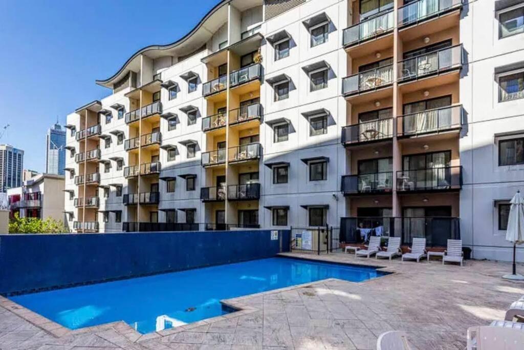 City & Lakeside With Free Parking, Pool And 10 Mins Walk Into The City 퍼스 외부 사진
